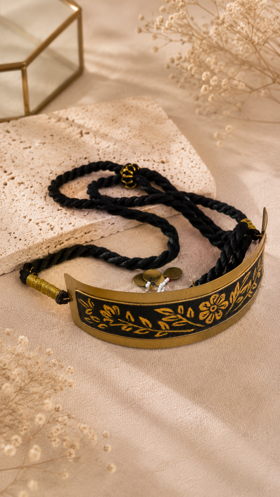 Schwarzes Abeer Halsband