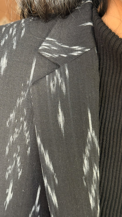 Schwarzer Ikat-Blazer