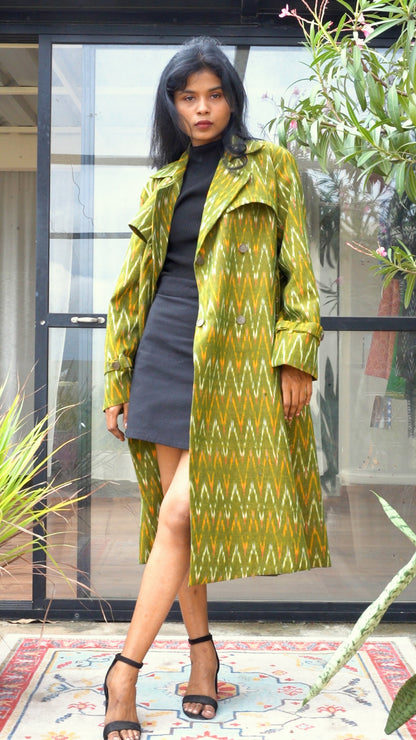 Grüner Ikat-Trenchcoat